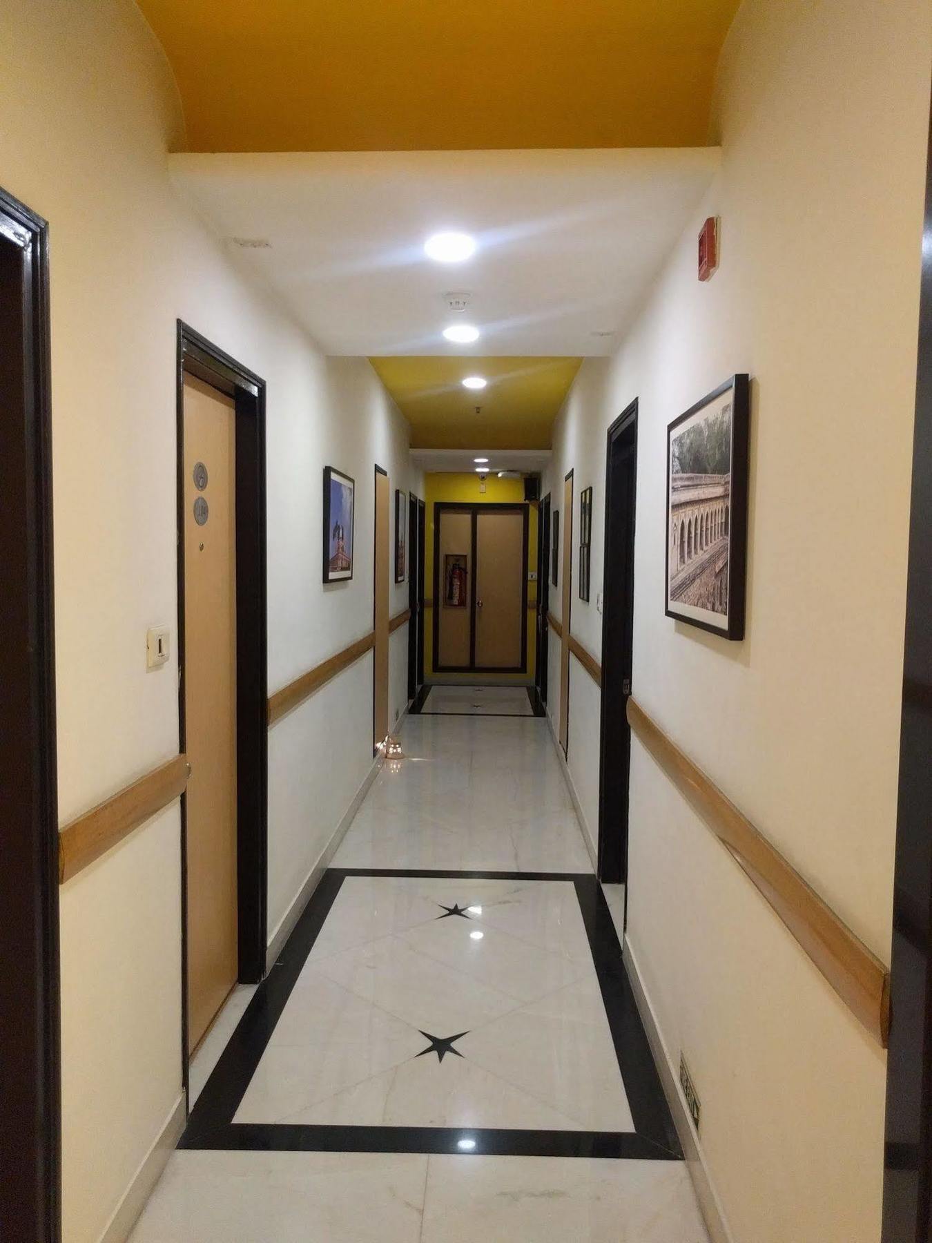 Lemon Tree Hotel, Udyog Vihar, Gurugram Гургаон Экстерьер фото